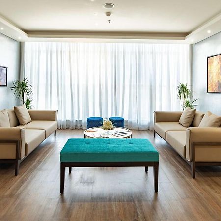 Radisson Blu Hotel, Jeddah Corniche ภายนอก รูปภาพ A living room