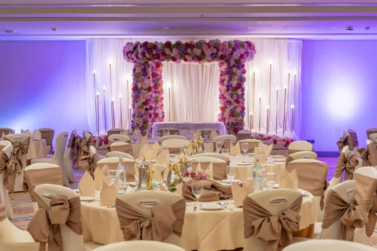 Radisson Blu Hotel, Jeddah Corniche ภายนอก รูปภาพ A wedding reception