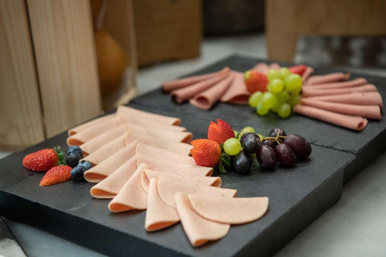 Radisson Blu Hotel, Jeddah Corniche ภายนอก รูปภาพ Turkey ham