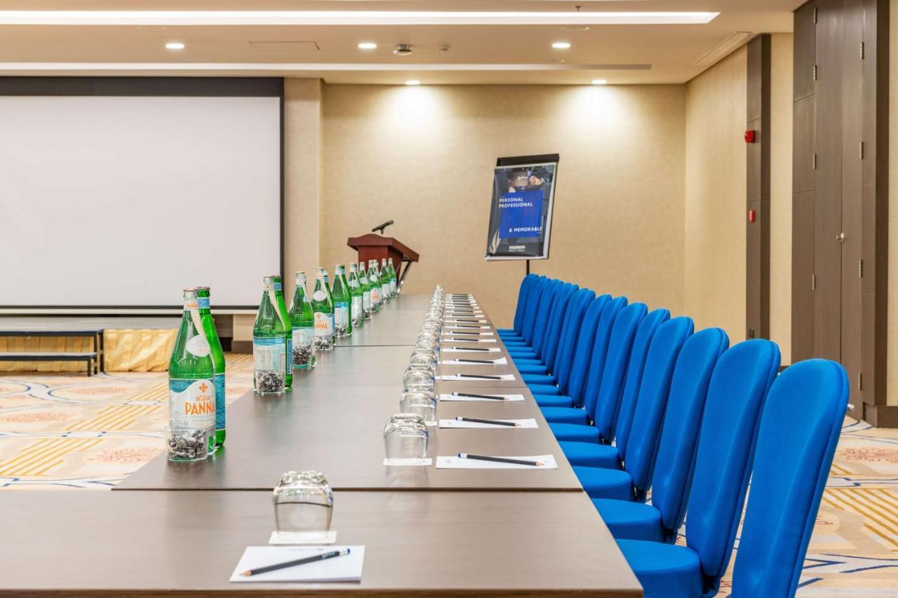 Radisson Blu Hotel, Jeddah Corniche ภายนอก รูปภาพ Meeting room