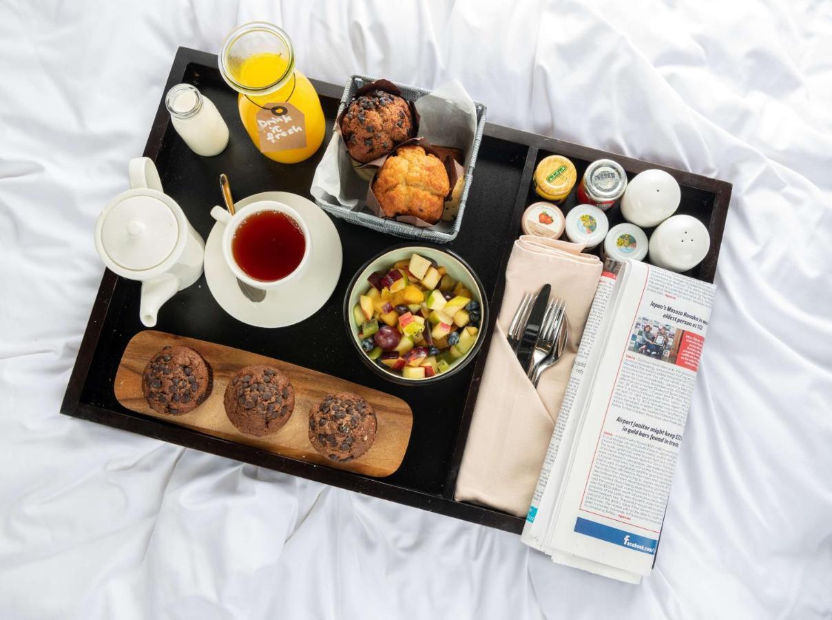 Radisson Blu Hotel, Jeddah Corniche ภายนอก รูปภาพ Room service tray