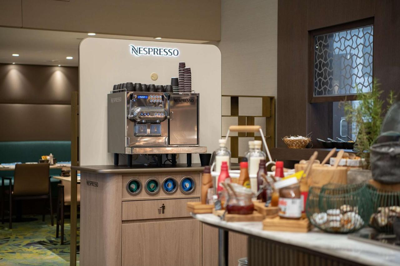 Radisson Blu Hotel, Jeddah Corniche ภายนอก รูปภาพ A Nespresso machine