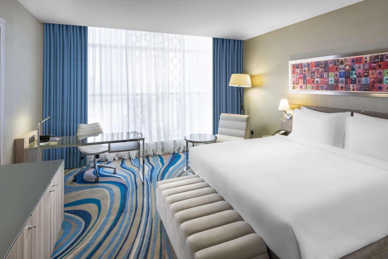 Radisson Blu Hotel, Jeddah Corniche ภายนอก รูปภาพ A room at the hotel