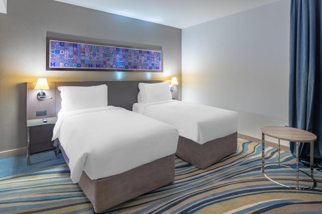 Radisson Blu Hotel, Jeddah Corniche ภายนอก รูปภาพ A room at the hotel