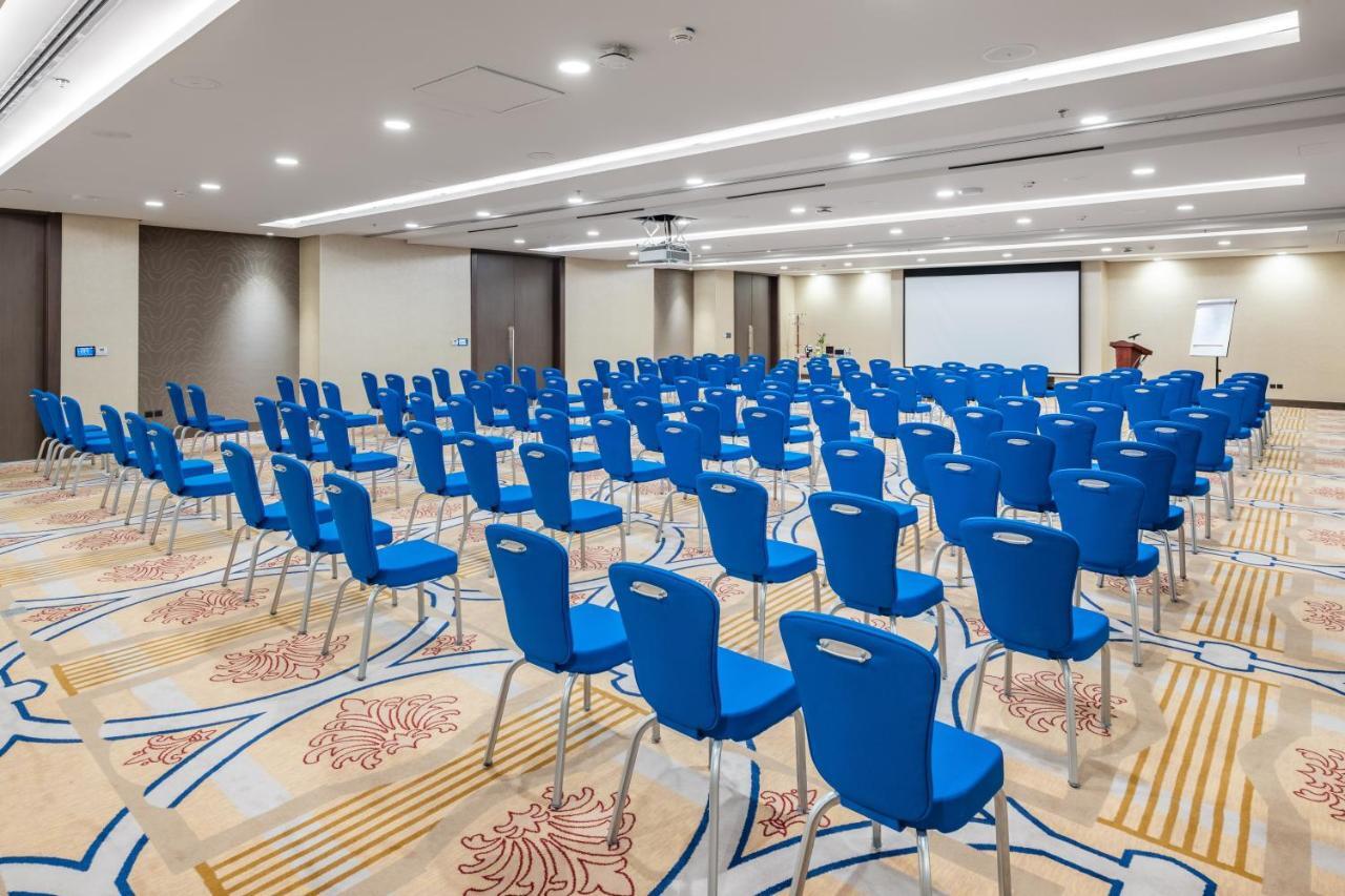 Radisson Blu Hotel, Jeddah Corniche ภายนอก รูปภาพ Meeting room