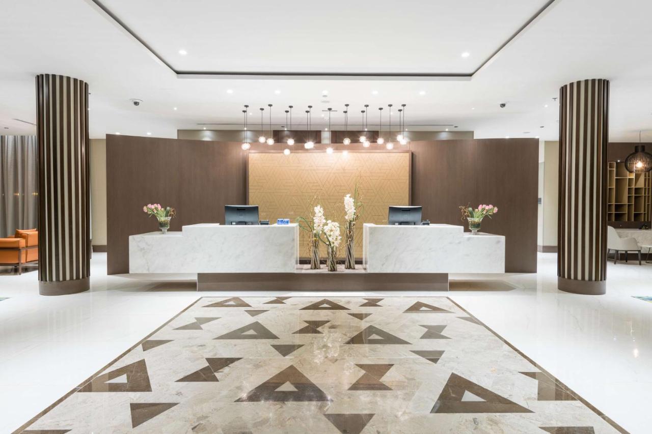 Radisson Blu Hotel, Jeddah Corniche ภายนอก รูปภาพ The lobby of the hotel