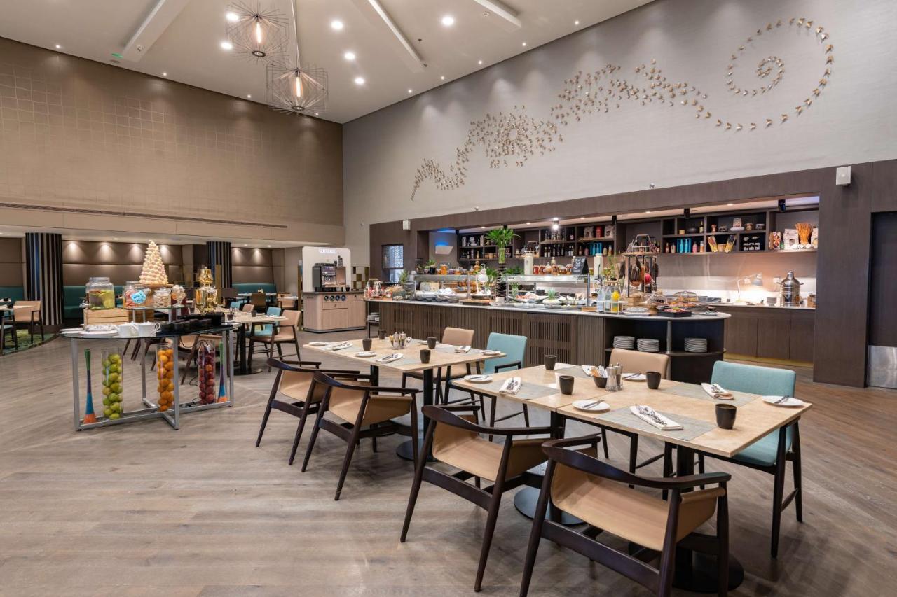 Radisson Blu Hotel, Jeddah Corniche ภายนอก รูปภาพ The dining room at the new hospital