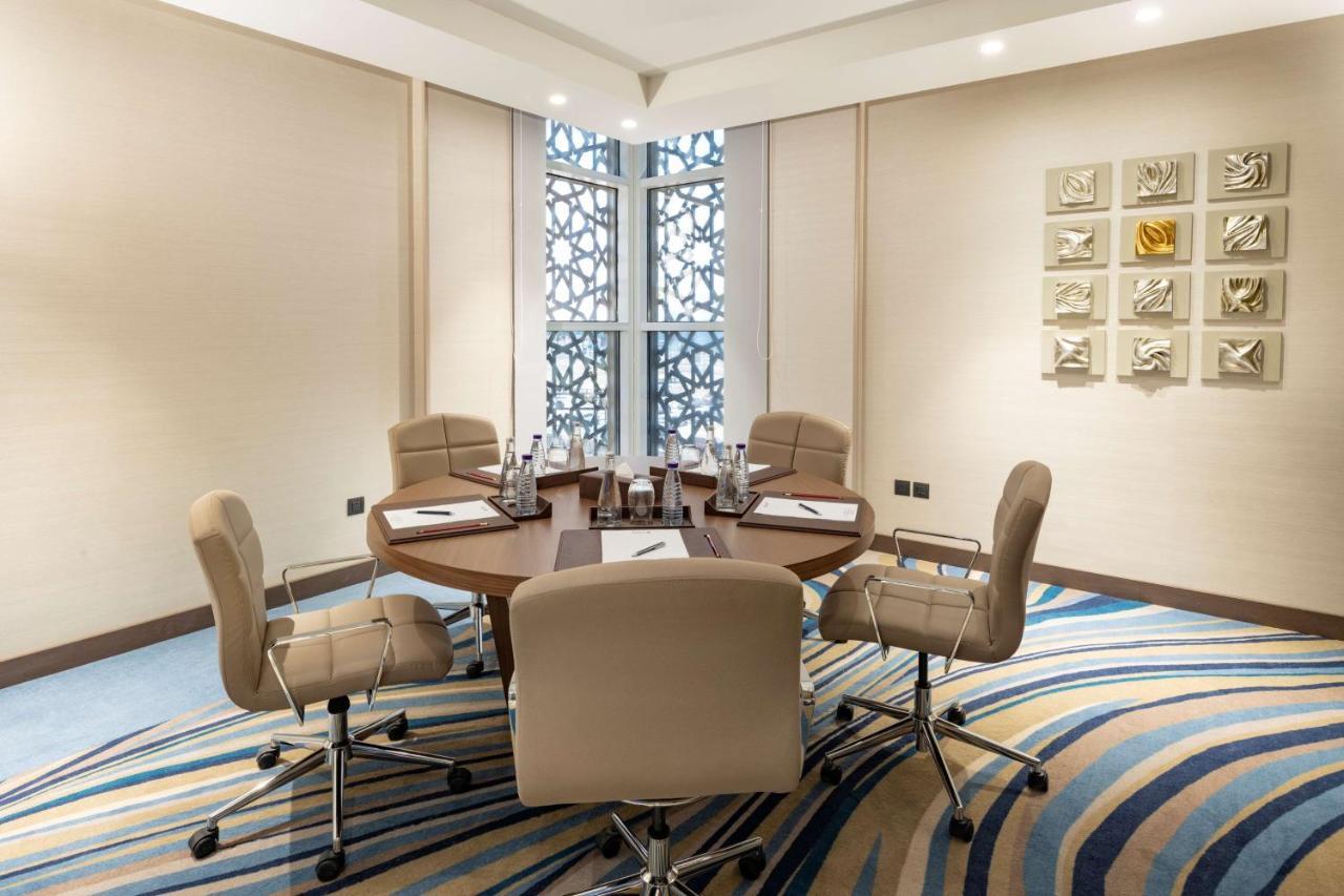 Radisson Blu Hotel, Jeddah Corniche ภายนอก รูปภาพ Meeting room